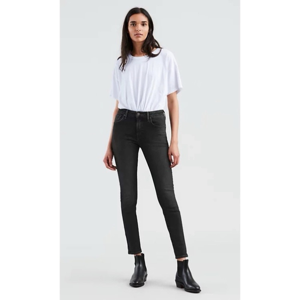 Levi's 721 High Rise Skinny Black Jeans size 26